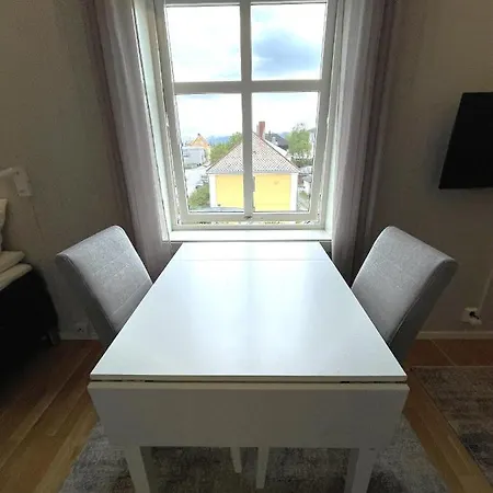 Presttind - With Free Parking Apartment *